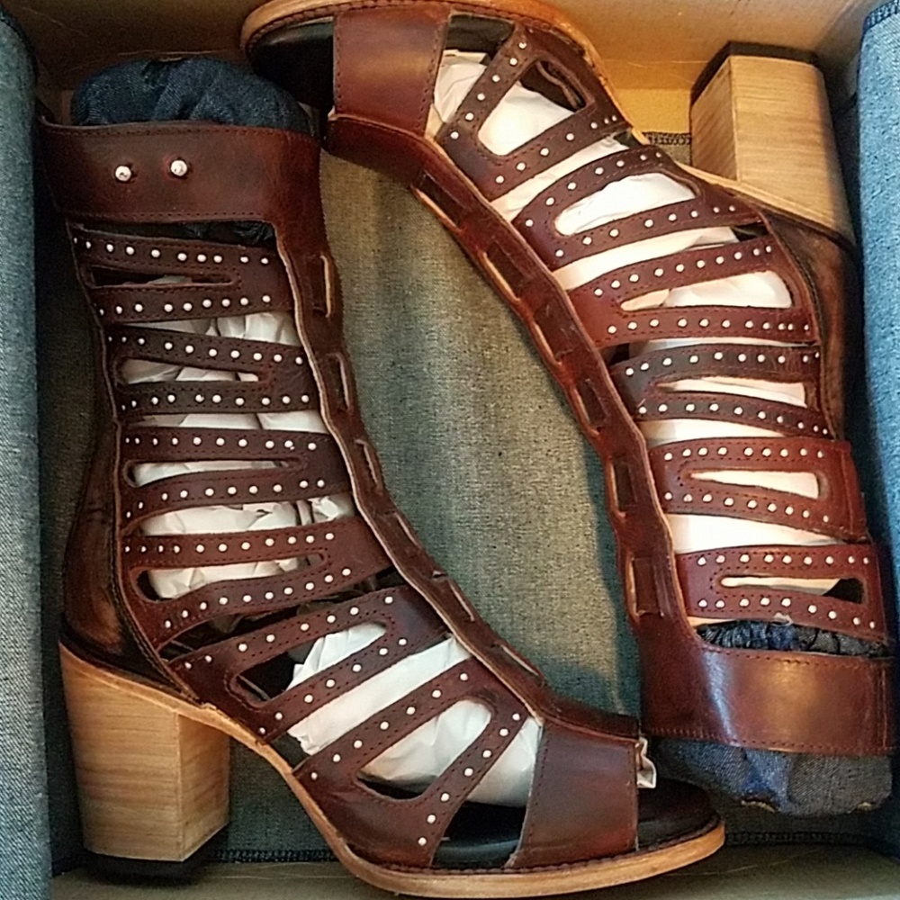 *SOLD SOLD* FREEBIRD LOTUS BOOTIES